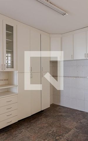 Casa para alugar com 228m², 3 quartos e 3 vagas Casa para alugar com 228m², 3 quartos e 3 vagasCozinha