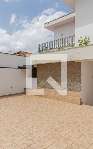 Casa para alugar com 228m², 3 quartos e 3 vagas Casa para alugar com 228m², 3 quartos e 3 vagasTerraço