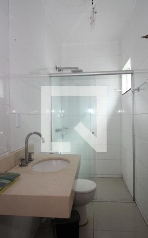 Casa de condomínio para alugar com 130m², 3 quartos e 2 vagasBanheiro Social