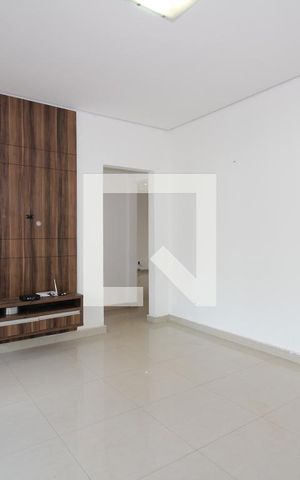 Casa de condomínio para alugar com 130m², 3 quartos e 2 vagasSala de TV