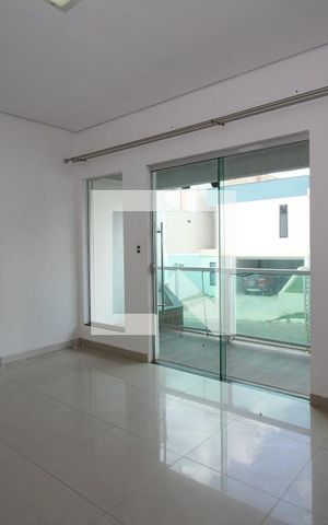 Casa de condomínio para alugar com 130m², 3 quartos e 2 vagasSala de TV