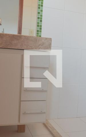 Casa de condomínio para alugar com 114m², 3 quartos e 2 vagasBanheiro da Suíte