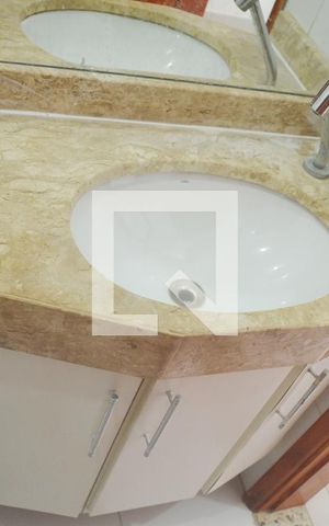 Casa de condomínio para alugar com 114m², 3 quartos e 2 vagasBanheiro Corredor