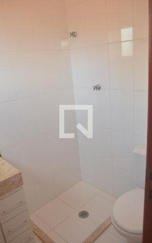 Casa de condomínio para alugar com 114m², 3 quartos e 2 vagasBanheiro da Suíte