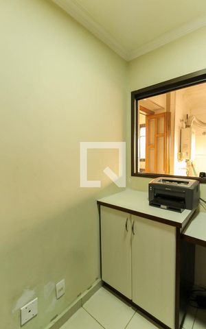 Apartamento à venda com 200m², 4 quartos e 3 vagas Apartamento à venda com 200m², 4 quartos e 3 vagasEscritório