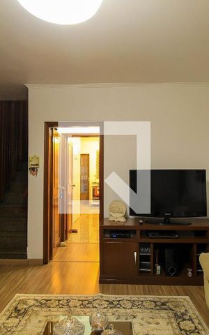 Casa à venda com 160m², 3 quartos e 2 vagas Casa à venda com 160m², 3 quartos e 2 vagasSala