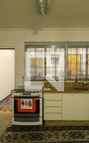 Casa à venda com 160m², 3 quartos e 2 vagas Casa à venda com 160m², 3 quartos e 2 vagasCozinha
