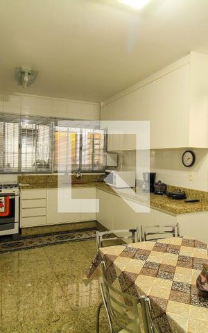 Casa à venda com 160m², 3 quartos e 2 vagas Casa à venda com 160m², 3 quartos e 2 vagasCozinha