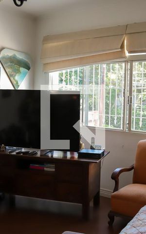 Casa à venda com 218m², 5 quartos e 3 vagas Casa à venda com 218m², 5 quartos e 3 vagasSala de TV
