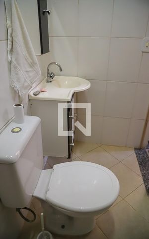 Casa à venda com 218m², 5 quartos e 3 vagas Casa à venda com 218m², 5 quartos e 3 vagasEdícula (Banheiro da Suíte 1)