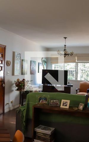 Casa à venda com 218m², 5 quartos e 3 vagas Casa à venda com 218m², 5 quartos e 3 vagasSala de Jantar