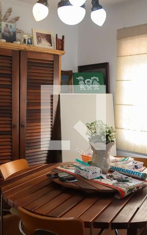 Casa à venda com 218m², 5 quartos e 3 vagas Casa à venda com 218m², 5 quartos e 3 vagasSala de Jantar