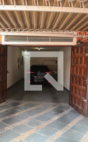 Casa à venda com 218m², 5 quartos e 3 vagas Casa à venda com 218m², 5 quartos e 3 vagasGaragem