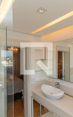Casa de condomínio para alugar com 439m², 4 quartos e 4 vagas Casa de condomínio para alugar com 439m², 4 quartos e 4 vagasBanheiro da Suíte 1