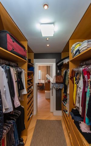 Casa de condomínio para alugar com 439m², 4 quartos e 4 vagas Casa de condomínio para alugar com 439m², 4 quartos e 4 vagasCloset da suíte 1