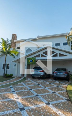 Casa de condomínio para alugar com 439m², 4 quartos e 4 vagas Casa de condomínio para alugar com 439m², 4 quartos e 4 vagasFachada