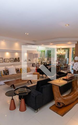 Casa de condomínio para alugar com 439m², 4 quartos e 4 vagas Casa de condomínio para alugar com 439m², 4 quartos e 4 vagasSala de Estar
