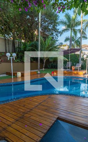 Casa de condomínio para alugar com 439m², 4 quartos e 4 vagas Casa de condomínio para alugar com 439m², 4 quartos e 4 vagasPiscina