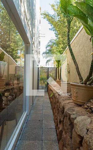 Casa de condomínio para alugar com 439m², 4 quartos e 4 vagas Casa de condomínio para alugar com 439m², 4 quartos e 4 vagasQuintal