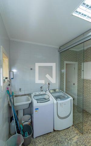 Casa de condomínio para alugar com 439m², 4 quartos e 4 vagas Casa de condomínio para alugar com 439m², 4 quartos e 4 vagasÁrea de Serviço