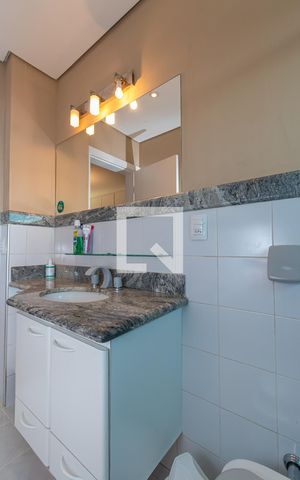 Casa de condomínio para alugar com 439m², 4 quartos e 4 vagas Casa de condomínio para alugar com 439m², 4 quartos e 4 vagasBanheiro da Suíte 2