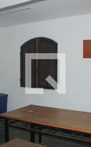 Casa à venda com 200m², 6 quartos e 2 vagasChurrasqueira