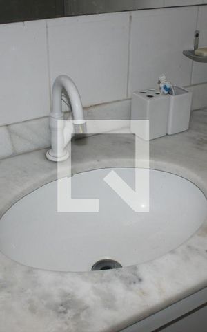 Casa à venda com 200m², 6 quartos e 2 vagasBanheiro da Suíte 1