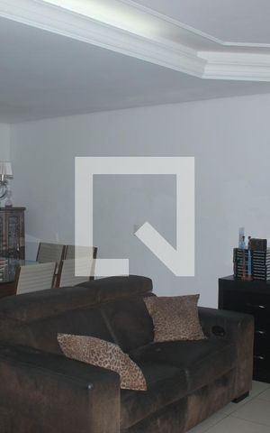 Casa à venda com 200m², 6 quartos e 2 vagasSala