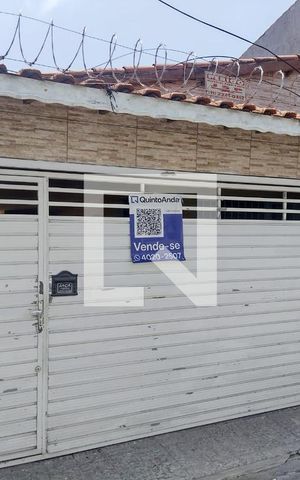 Casa à venda com 112m², 2 quartos e 2 vagas Casa à venda com 112m², 2 quartos e 2 vagasFachada