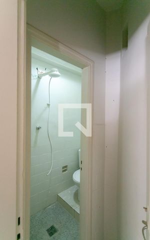 Apartamento à venda com 100m², 2 quartos e sem vaga Apartamento à venda com 100m², 2 quartos e sem vagaBanheiro de serviço