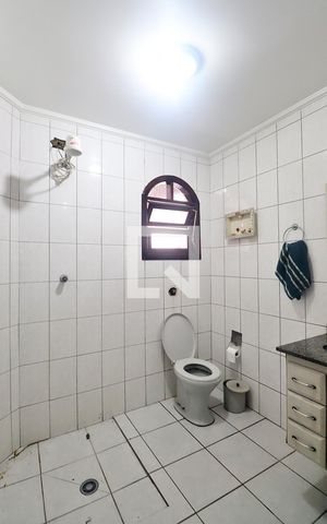 Casa à venda com 150m², 4 quartos e 4 vagasBanheiro 1