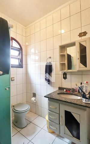 Casa à venda com 150m², 4 quartos e 4 vagasBanheiro 2