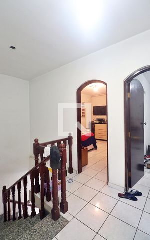 Casa à venda com 150m², 4 quartos e 4 vagasEscada