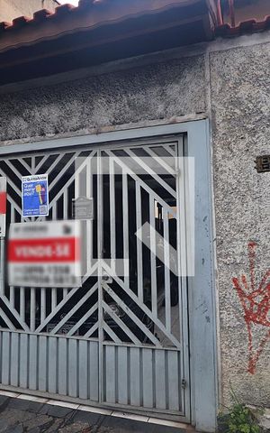 Casa à venda com 150m², 4 quartos e 4 vagasFachada