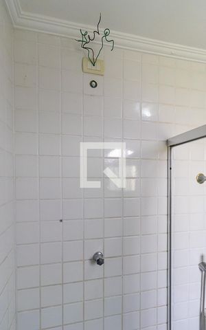 Casa à venda com 250m², 4 quartos e 2 vagas Casa à venda com 250m², 4 quartos e 2 vagasBanheiro da suíte 1