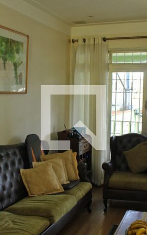Casa à venda com 243m², 3 quartos e 2 vagas Casa à venda com 243m², 3 quartos e 2 vagasSala
