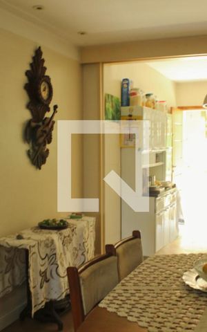 Casa à venda com 243m², 3 quartos e 2 vagas Casa à venda com 243m², 3 quartos e 2 vagasCozinha