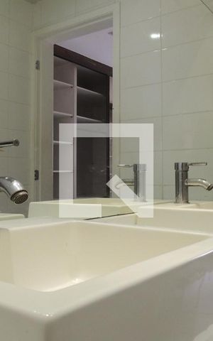 Casa à venda com 243m², 3 quartos e 2 vagasBanheiro da Suíte 2