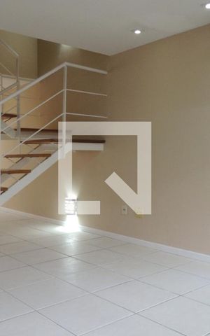 Casa à venda com 243m², 3 quartos e 2 vagasSala