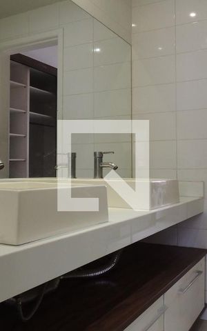 Casa à venda com 243m², 3 quartos e 2 vagasBanheiro da Suíte 2