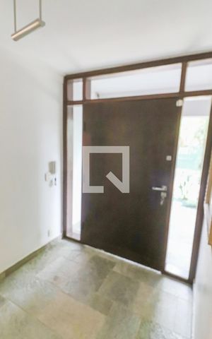 Casa para alugar com 660m², 4 quartos e 2 vagasEntrada Social