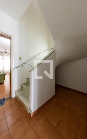 Casa à venda com 225m², 4 quartos e 2 vagas Casa à venda com 225m², 4 quartos e 2 vagasCorredor