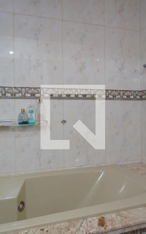 Apartamento à venda com 232m², 4 quartos e 4 vagasBanheiro da Suíte
