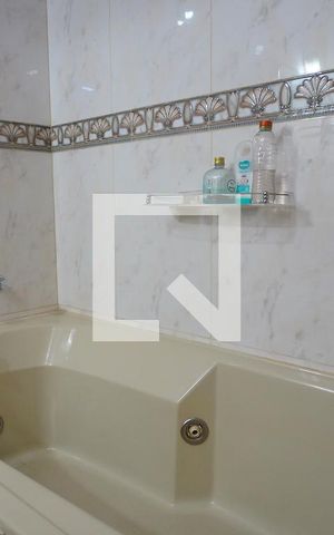 Apartamento à venda com 232m², 4 quartos e 4 vagasBanheiro da Suíte