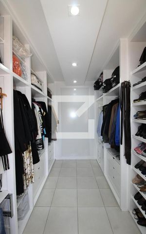 Casa à venda com 240m², 3 quartos e 5 vagasCloset