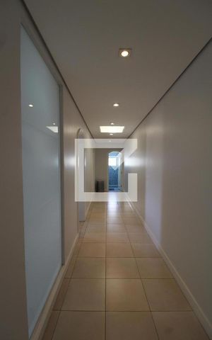 Casa à venda com 240m², 3 quartos e 5 vagasCorredor
