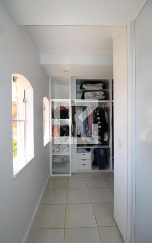 Casa à venda com 240m², 3 quartos e 5 vagasCloset