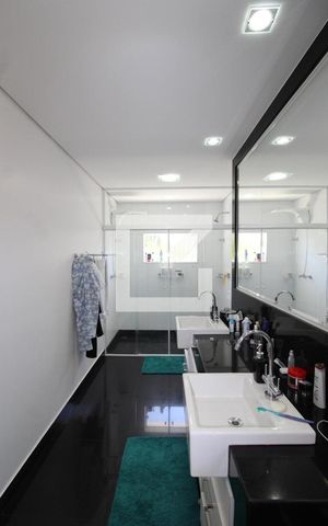 Casa à venda com 240m², 3 quartos e 5 vagasBanheiro Suíte