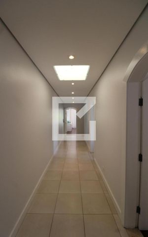 Casa à venda com 240m², 3 quartos e 5 vagasCorredor
