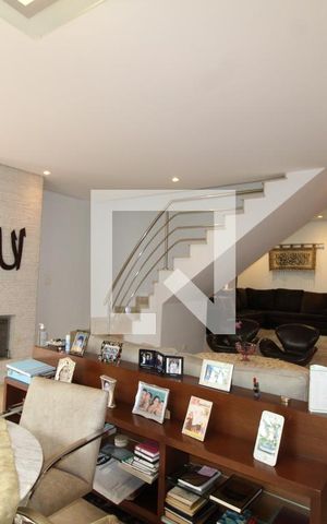 Casa à venda com 240m², 3 quartos e 5 vagasSala